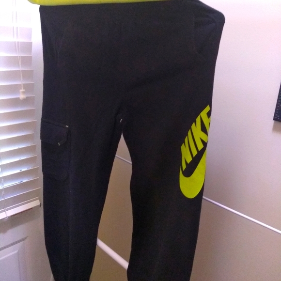 2pc Nike jogging pants Boys size M (10_12) Black neon+Top - Picture 12 of 16
